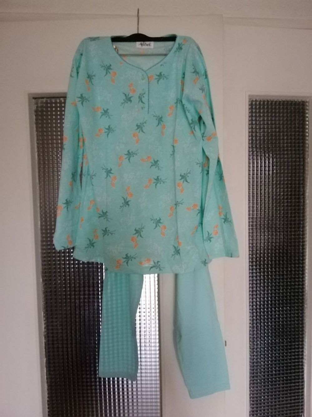 Pyjama femme NEUF Vêtements