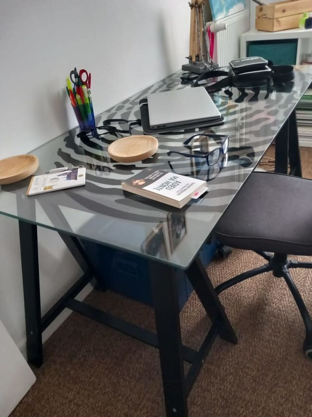 Bureau/table ikea Meubles