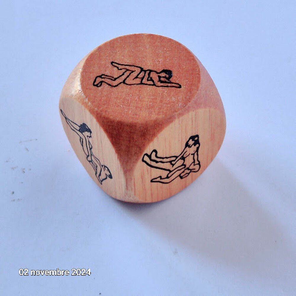 D&eacute; &eacute;rotique en bois 3 cm, 6 faces diff&eacute;rentes, taille 3 cm Jeux / jouets