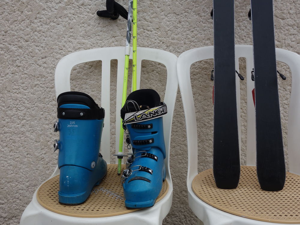 Skis enfants + chaussures sans les batons Sports