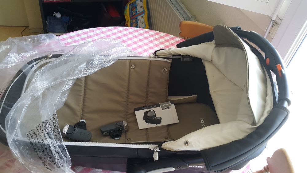 Poussette + Nacelle Pu�riculture