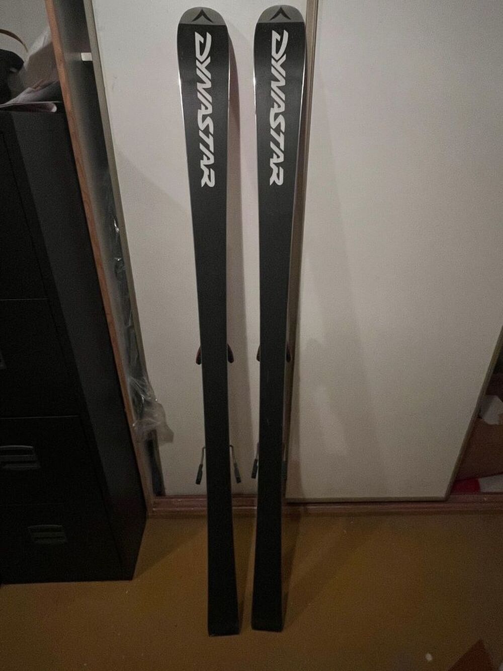 Equipement de ski complet pour femme 1,60, chaussures 39 Sports
