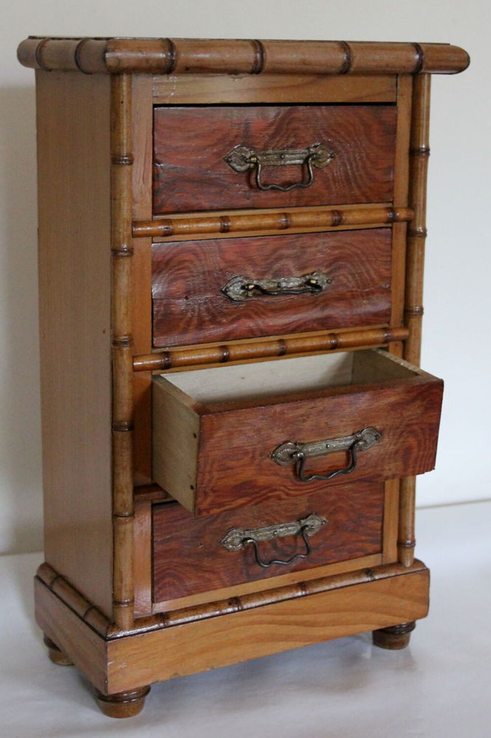 Meuble de poup&eacute;e XIX eme commode chiffonnier 