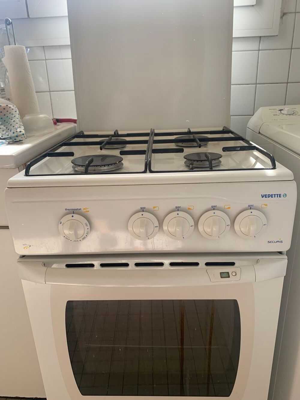 Cuisini&egrave;re &agrave; gaz 4 feux + Four Vedette " S Electroménager
