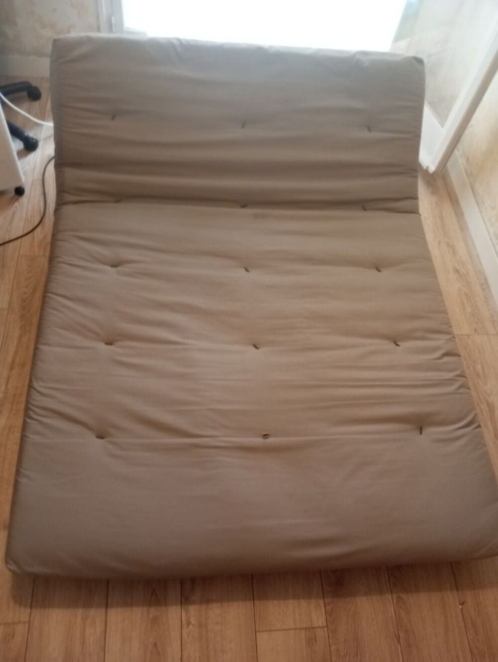 Lit et son matelas futon 140x200 Meubles