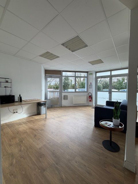 Bureaux 188 m&sup2; P&eacute;rigny 1890 17180 Périgny