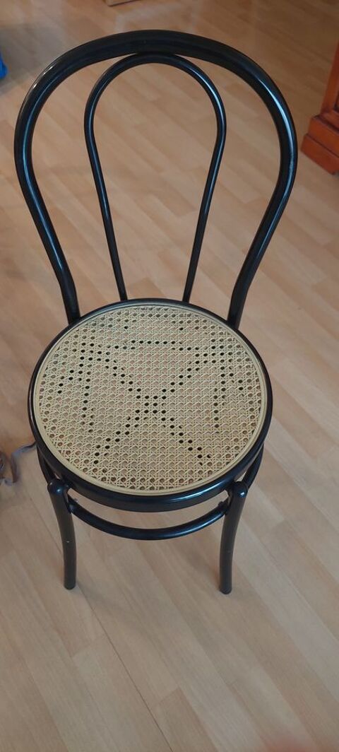 6 chaises de bistro en tr�s bon �tat 
60 Nanterre (92)