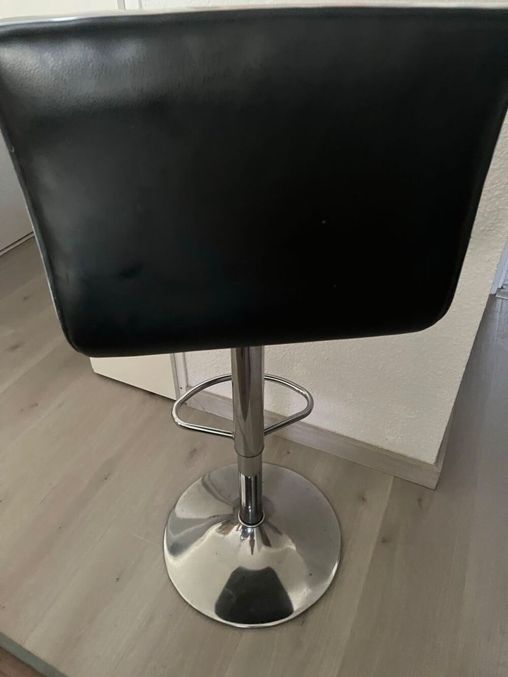 1 chaise de bar similicuir noire Meubles
