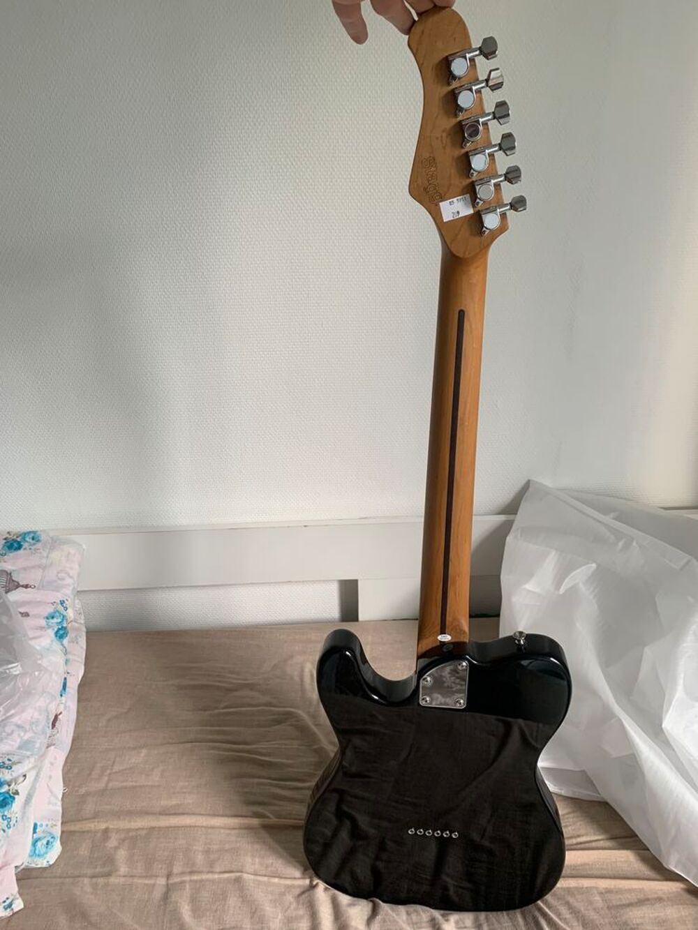Guitare &eacute;lectrique STAGG + Ampli EKO V15 Instruments de musique