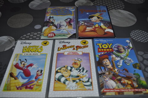 Lot de 5 vidos Disney avec entre autre  Toy Story  5 Perreuil (71)