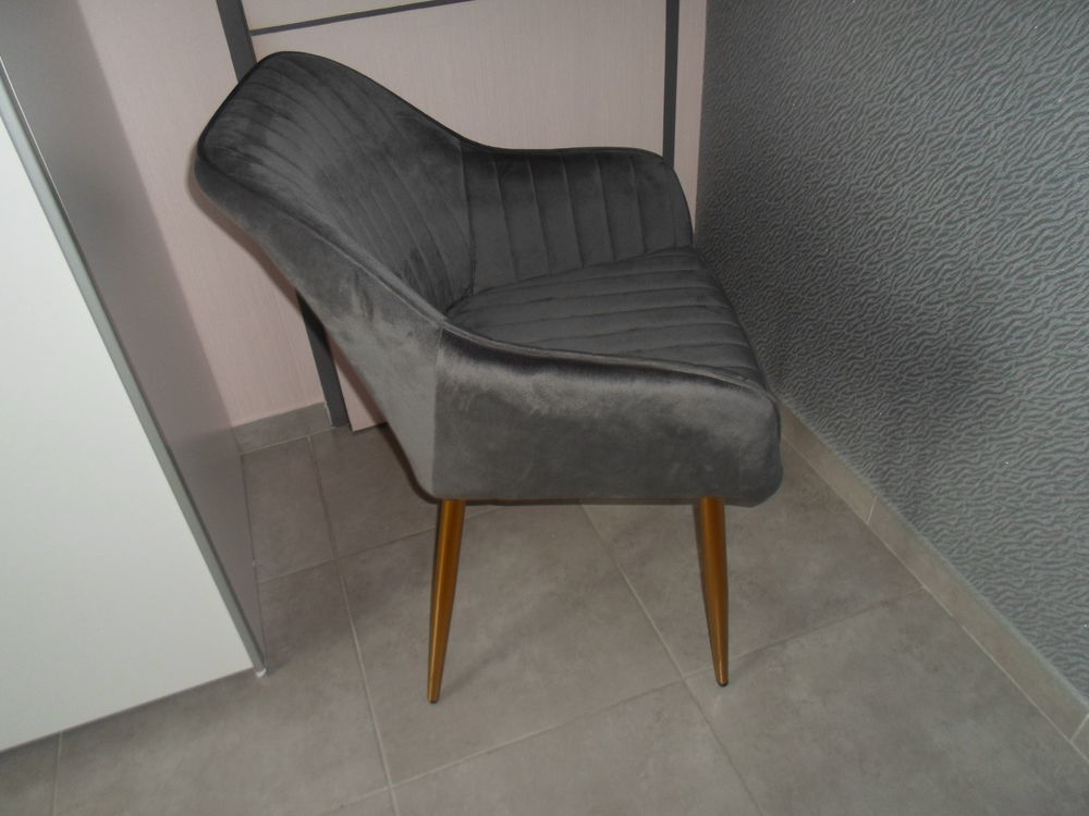 CHAISES Meubles