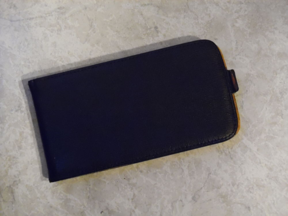 coque &agrave; rabat pour WIKO CINK KING, COMME NEUVE Téléphones et tablettes