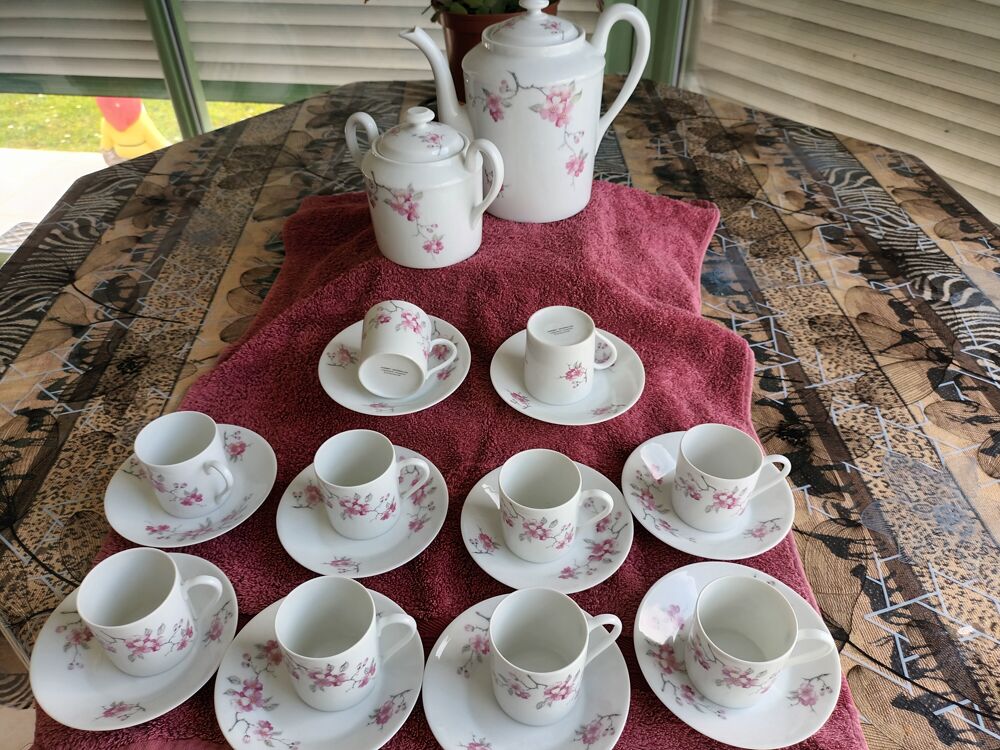 SERVICE A CAFE DE COULEUR BLANCHE Cuisine