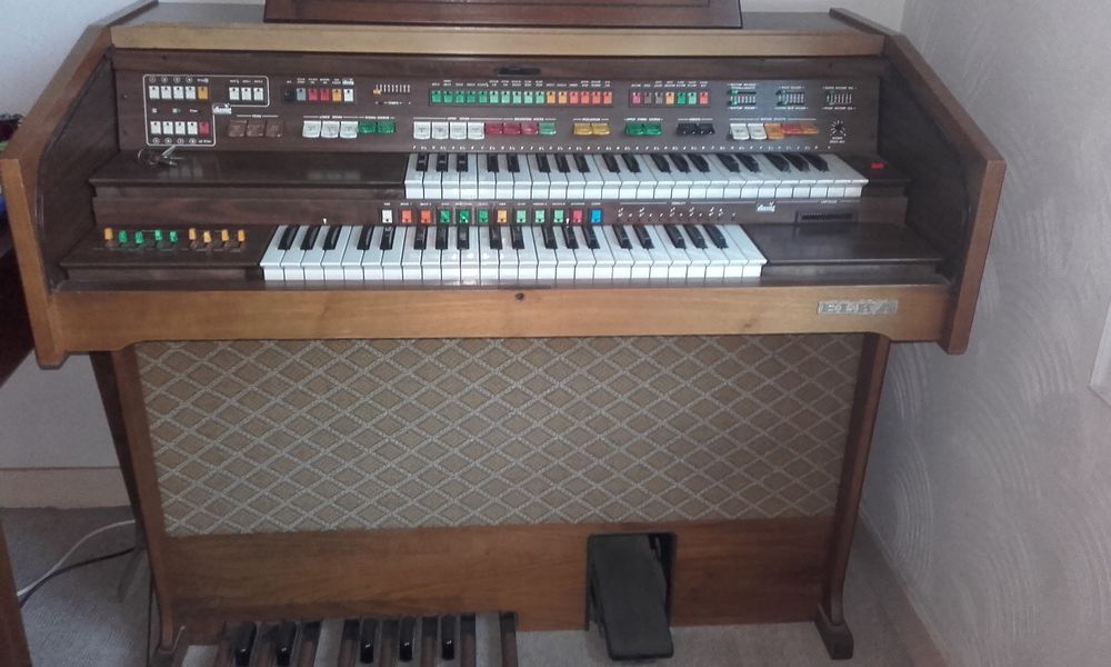 Orgue de vari&eacute;t&eacute;s marque ELKA Instruments de musique