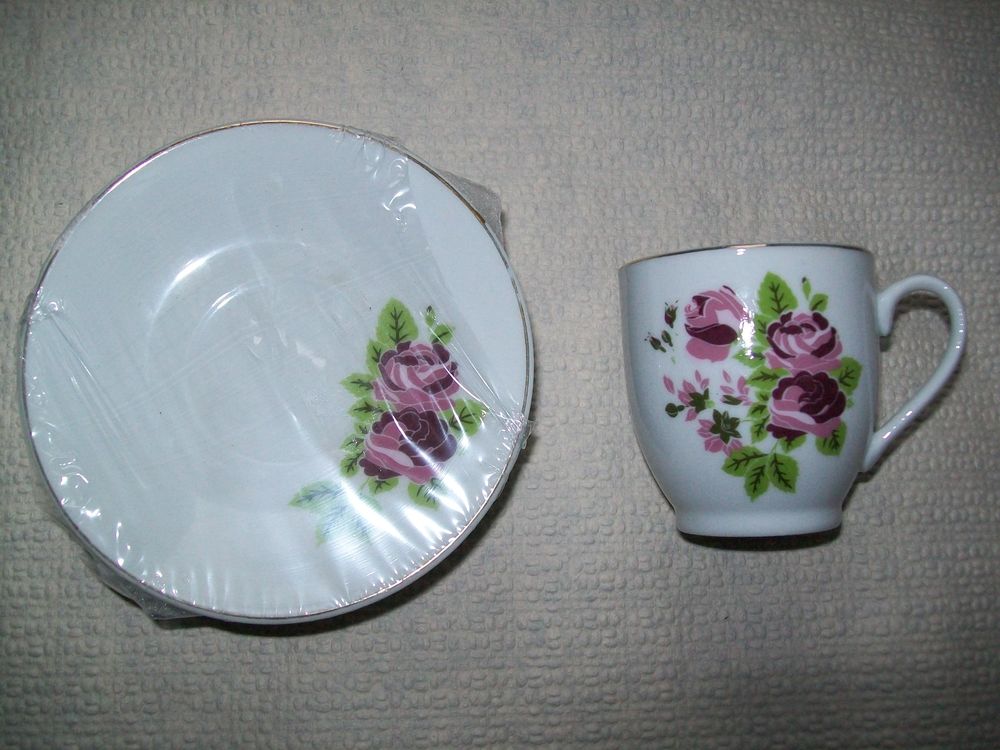 Coffret fleuri 4 tasses + 4 sous-tasses, neuf Cuisine