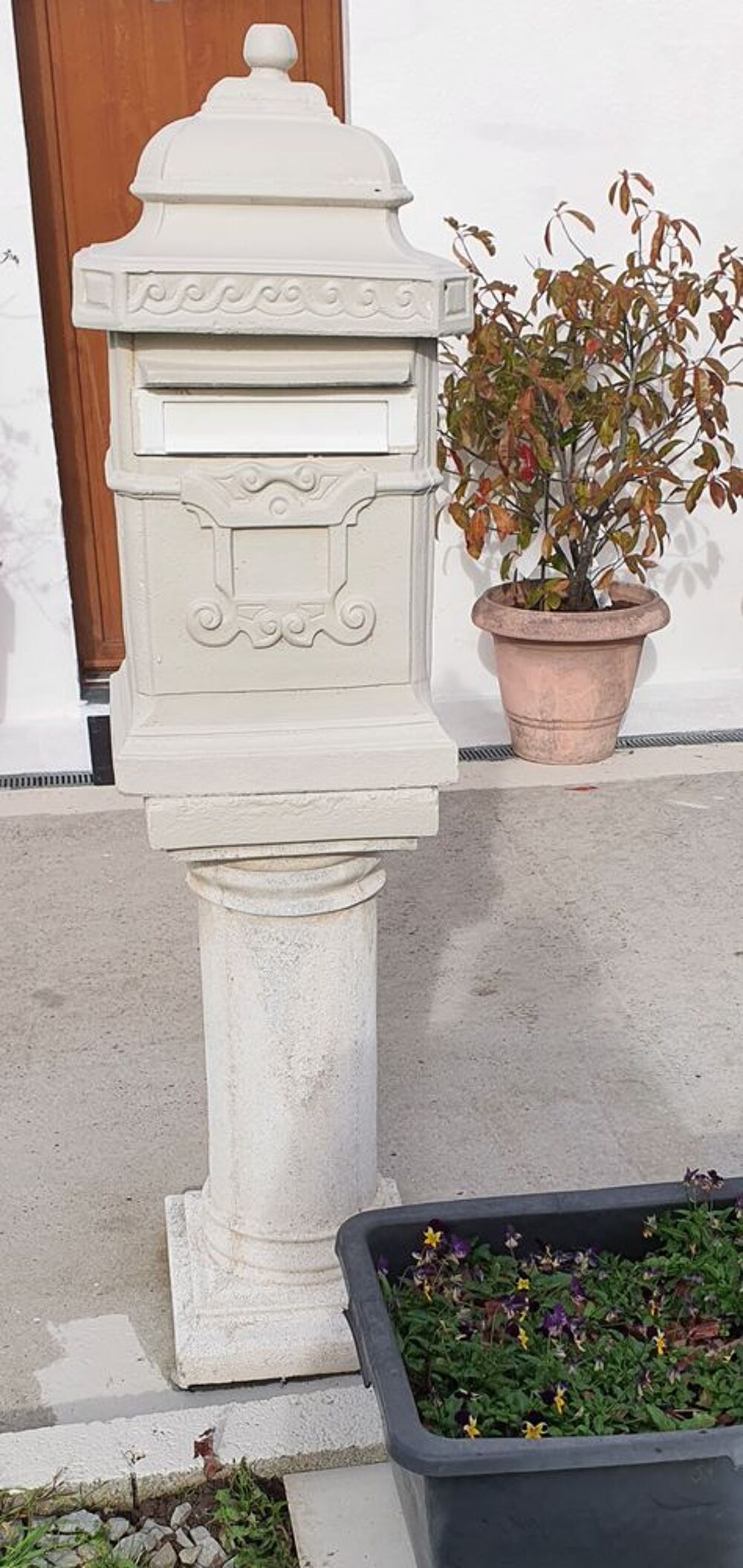 BOITE AUX LETTRES AVEC COLONNE EN PIERRE Jardin