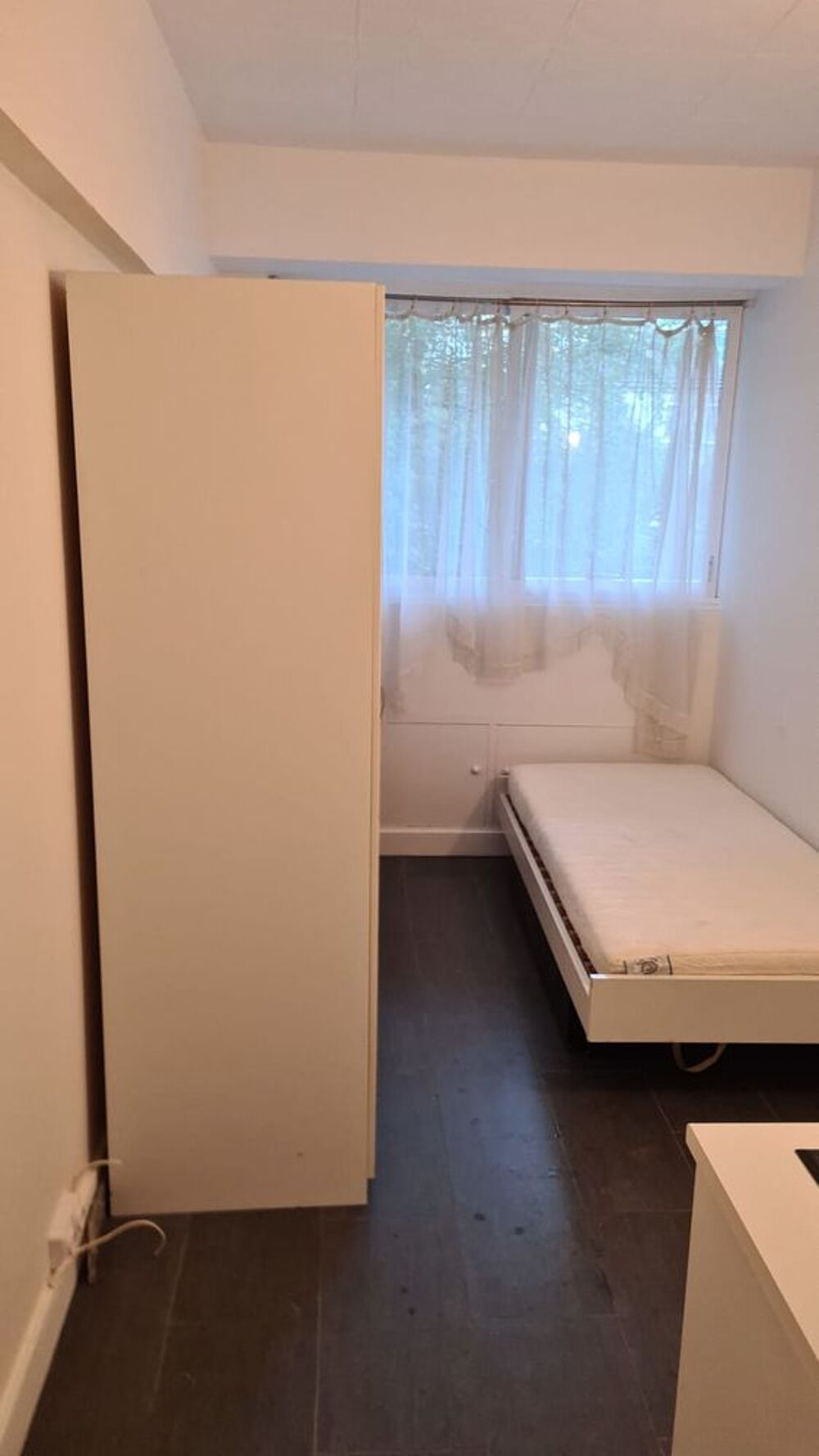 Vente Appartement Chambre meublée située 1ér étage vendue libre ou occupée Saint-cloud