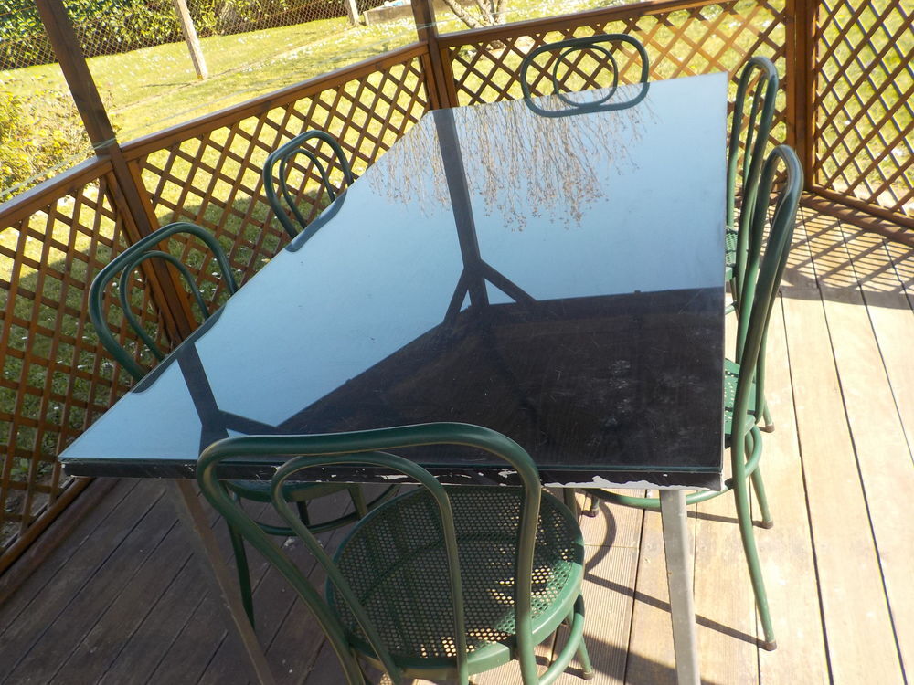 table + chaises Jardin