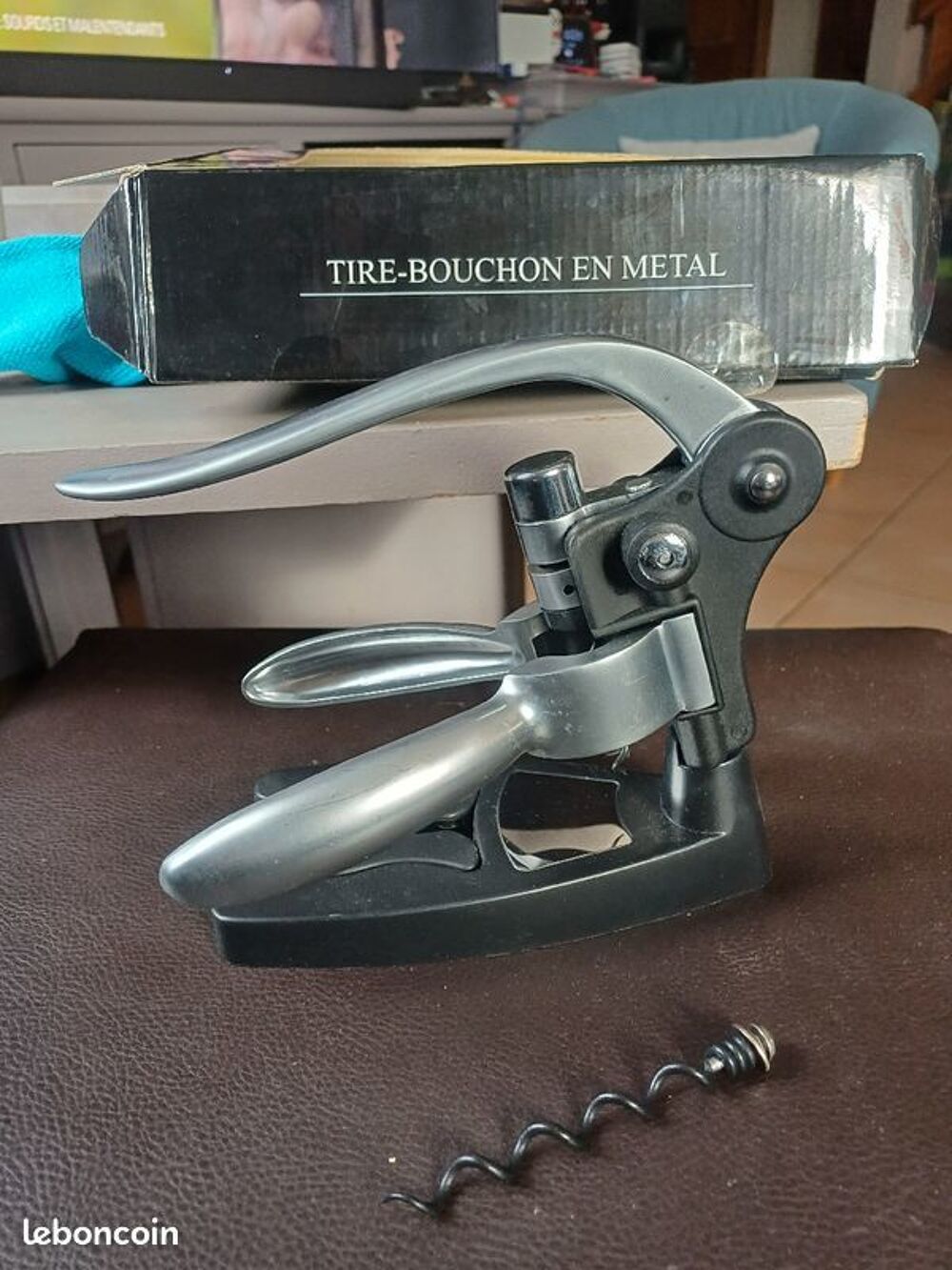 Tire bouchon en m&eacute;tal neuf bo&icirc;te ab&icirc;m&eacute;e un m&egrave;che de rechange Décoration