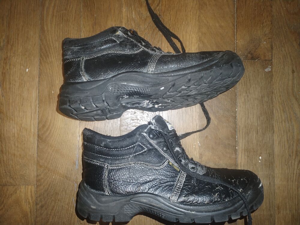 Chaussures de s&eacute;curit&eacute; (Taille 43) Chaussures