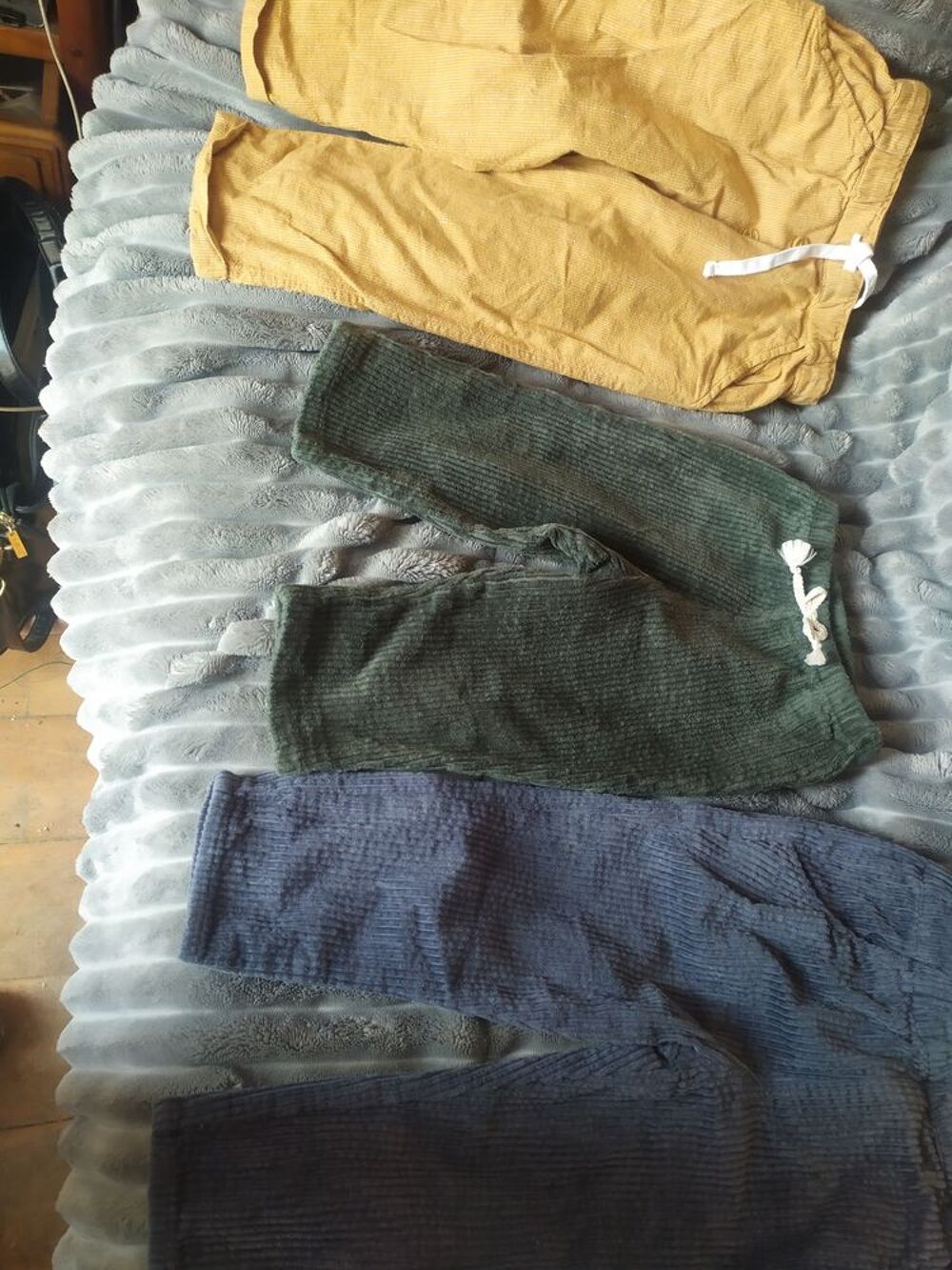 3 PANTALONS TRES CHAUDS POUR L HIVER 1 18 MOIS 2 24 MOIS Vêtements enfants