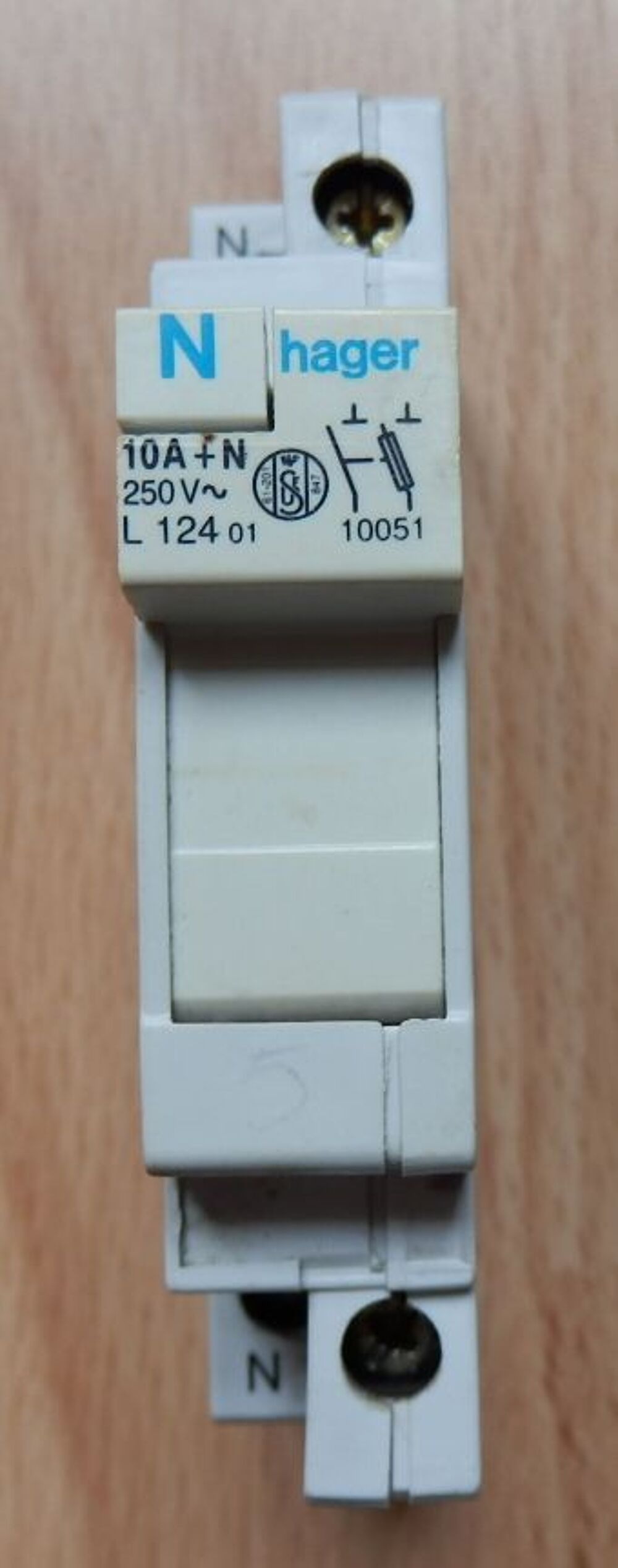 Sectionneur fusible HAGER 10 A : Tr&egrave;s bon &eacute;tat Bricolage