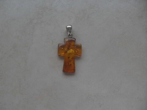 Croix en ambre 15 Saint-Germain-au-Mont-d'Or (69)