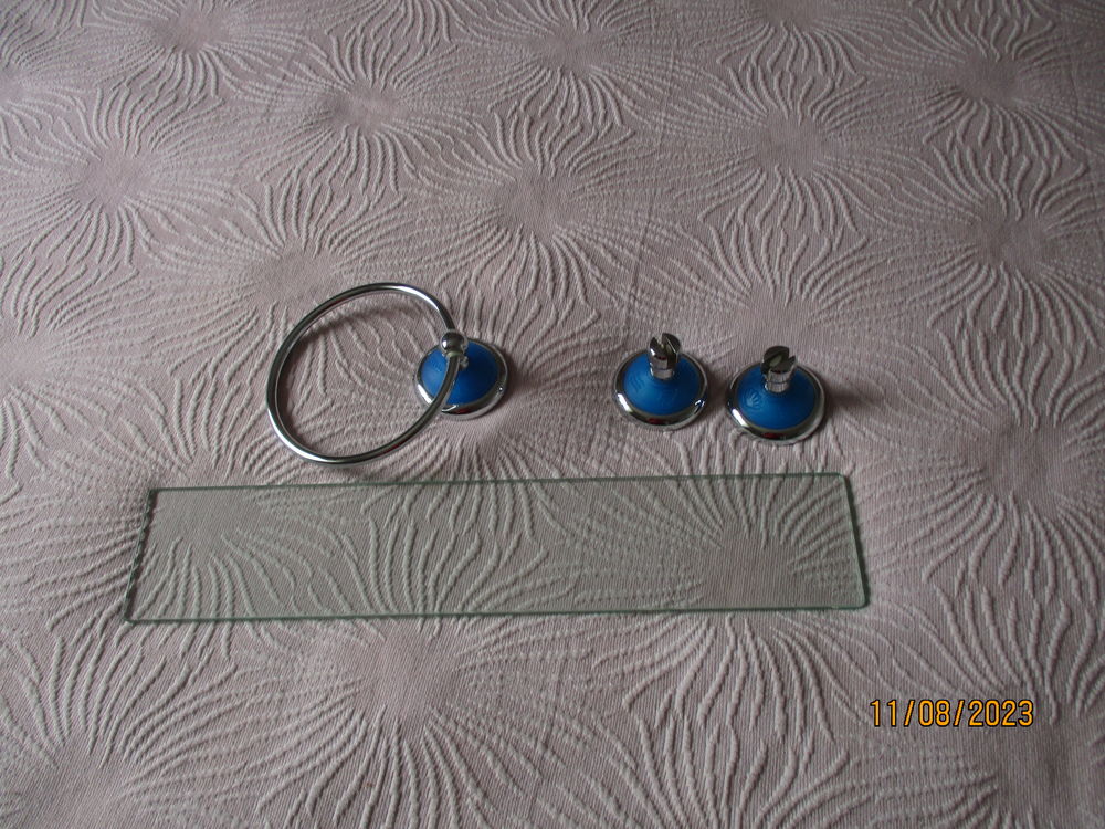Ensemble pour salle de bain tablette et porte serviette Décoration