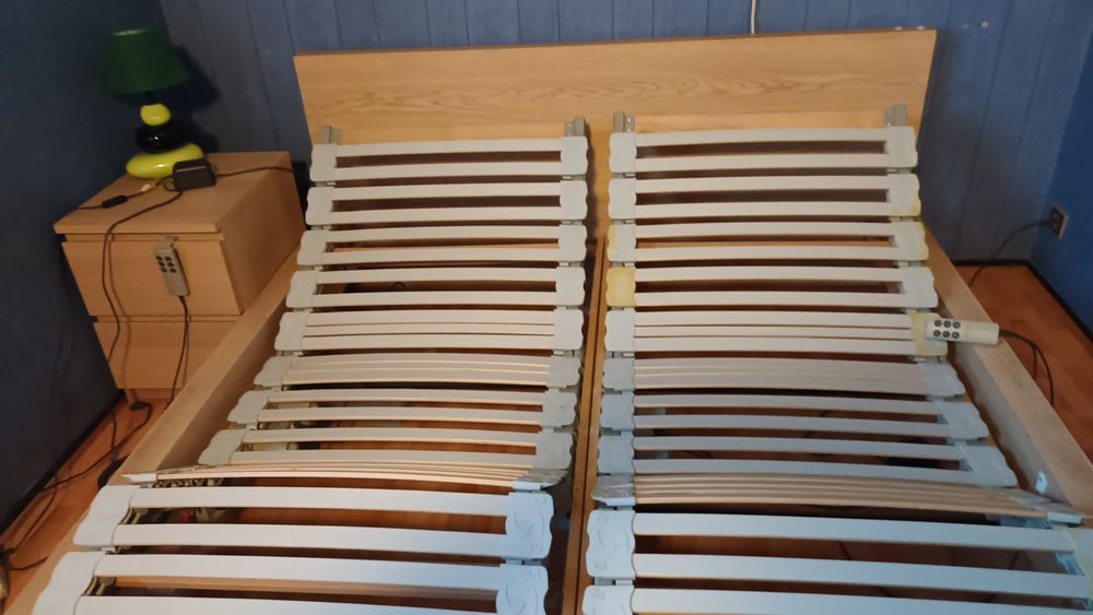 Lit malm ikea 160x200 avec 2 sommiers &eacute;lectriques 80x200 . Meubles
