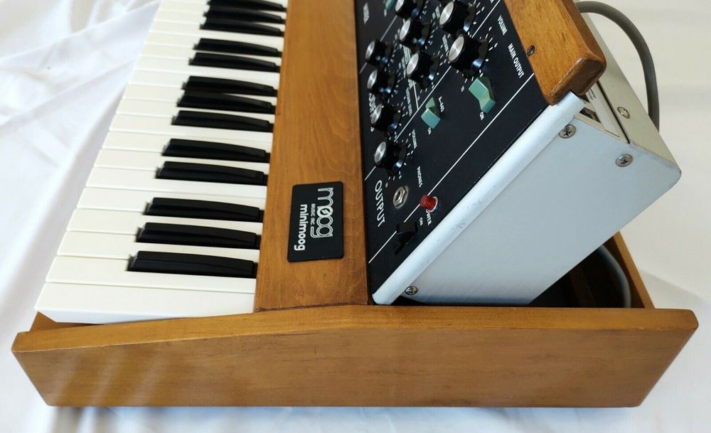 Synth&eacute;tiseur Moog Minimoog Model D Instruments de musique