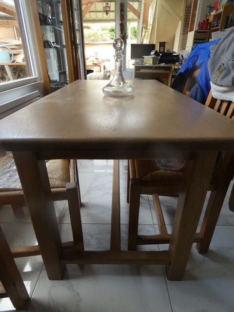 TABLE DE  SALLE  A  MANGER  EN CHENE MASSIF style  rustique  180 Villemeux-sur-Eure (28)