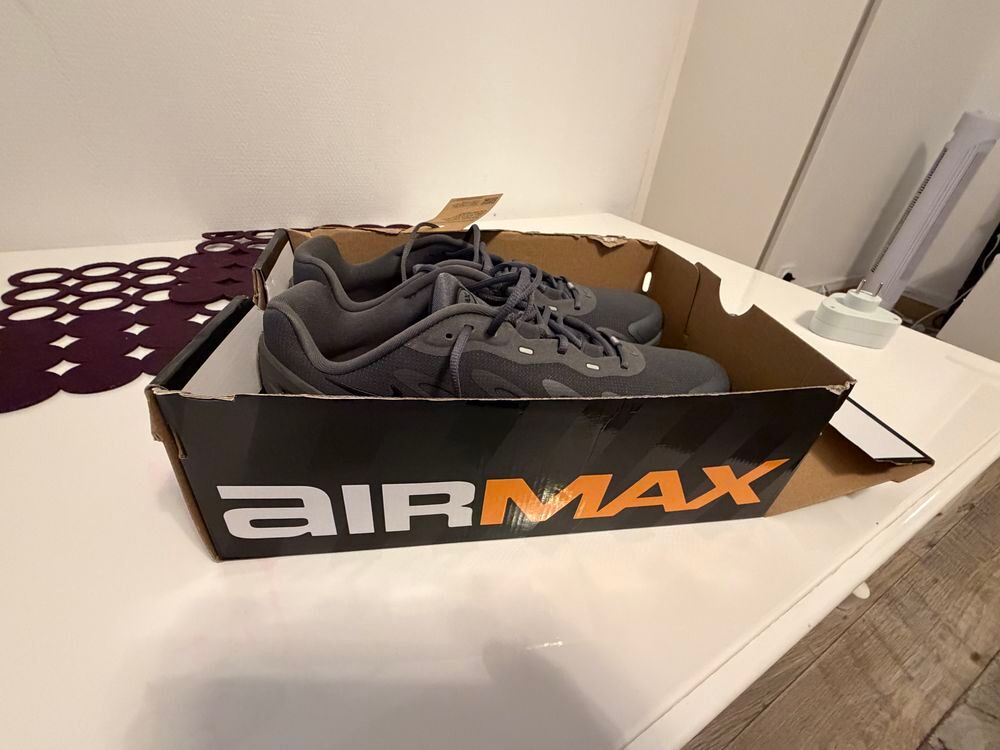 nike aire max dn 8 neuf jamais servi taille 45 Sports