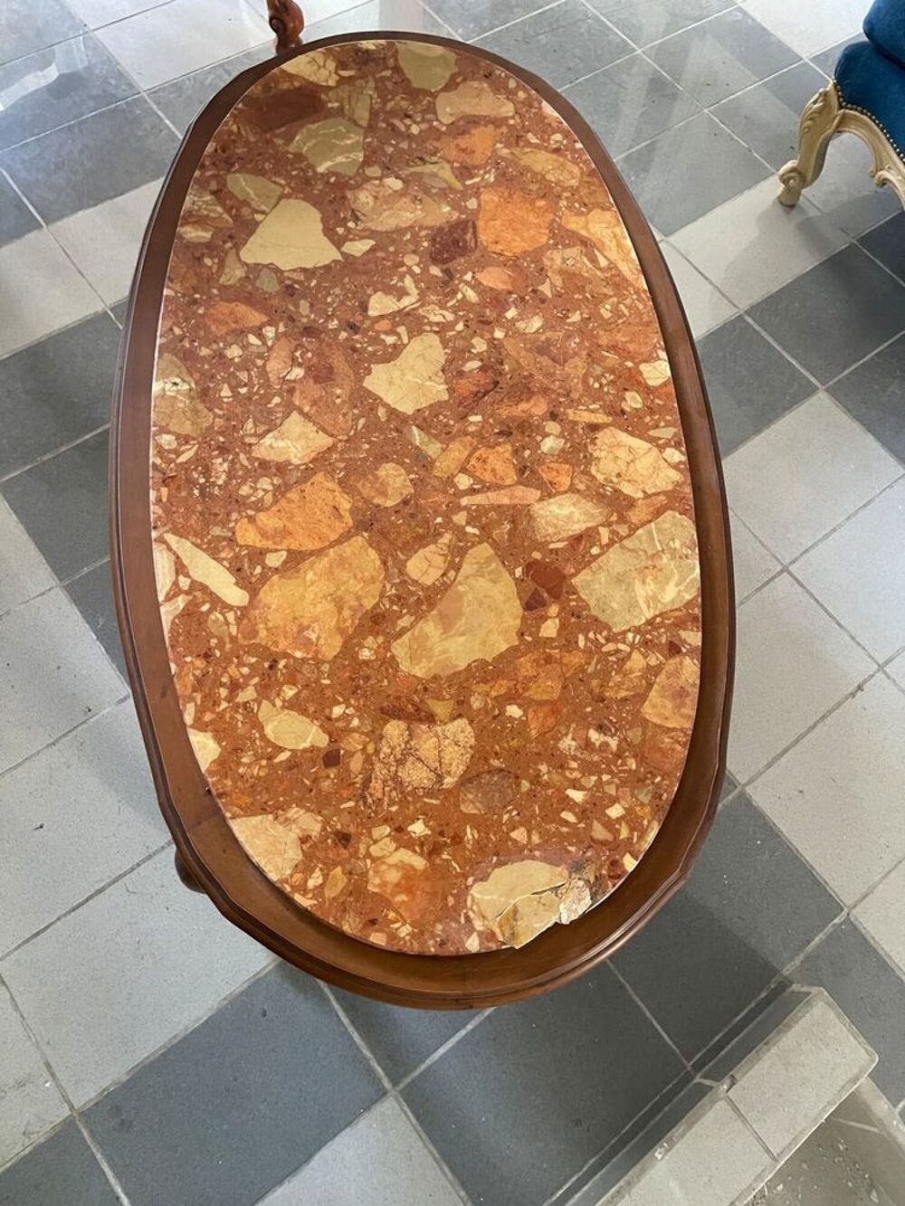 Table basse classique ovale bois et plateau marbre rouge Meubles