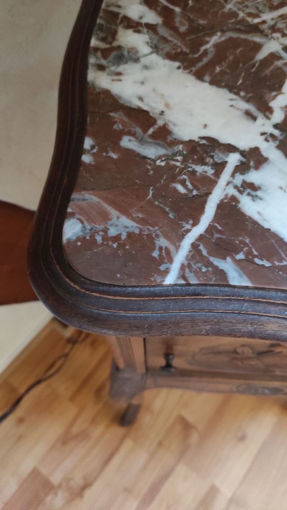 table de chevet en merisier et marbre Meubles
