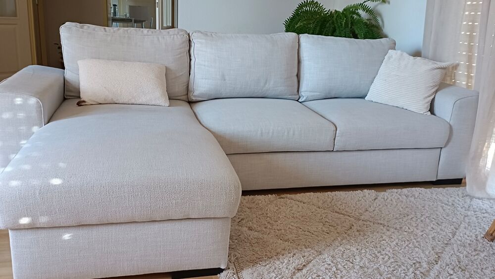 Canap&eacute; d'angle confortable en tissu clair Meubles