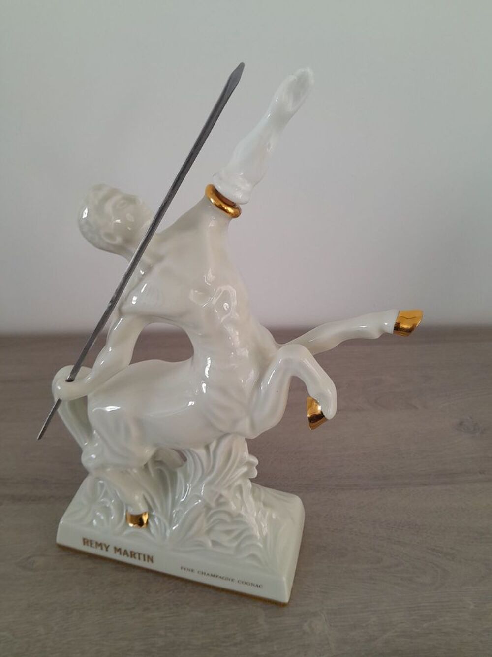 CENTAURE VIDE REMY MARTIN EN PORCELAINE T 0627473514
Décoration