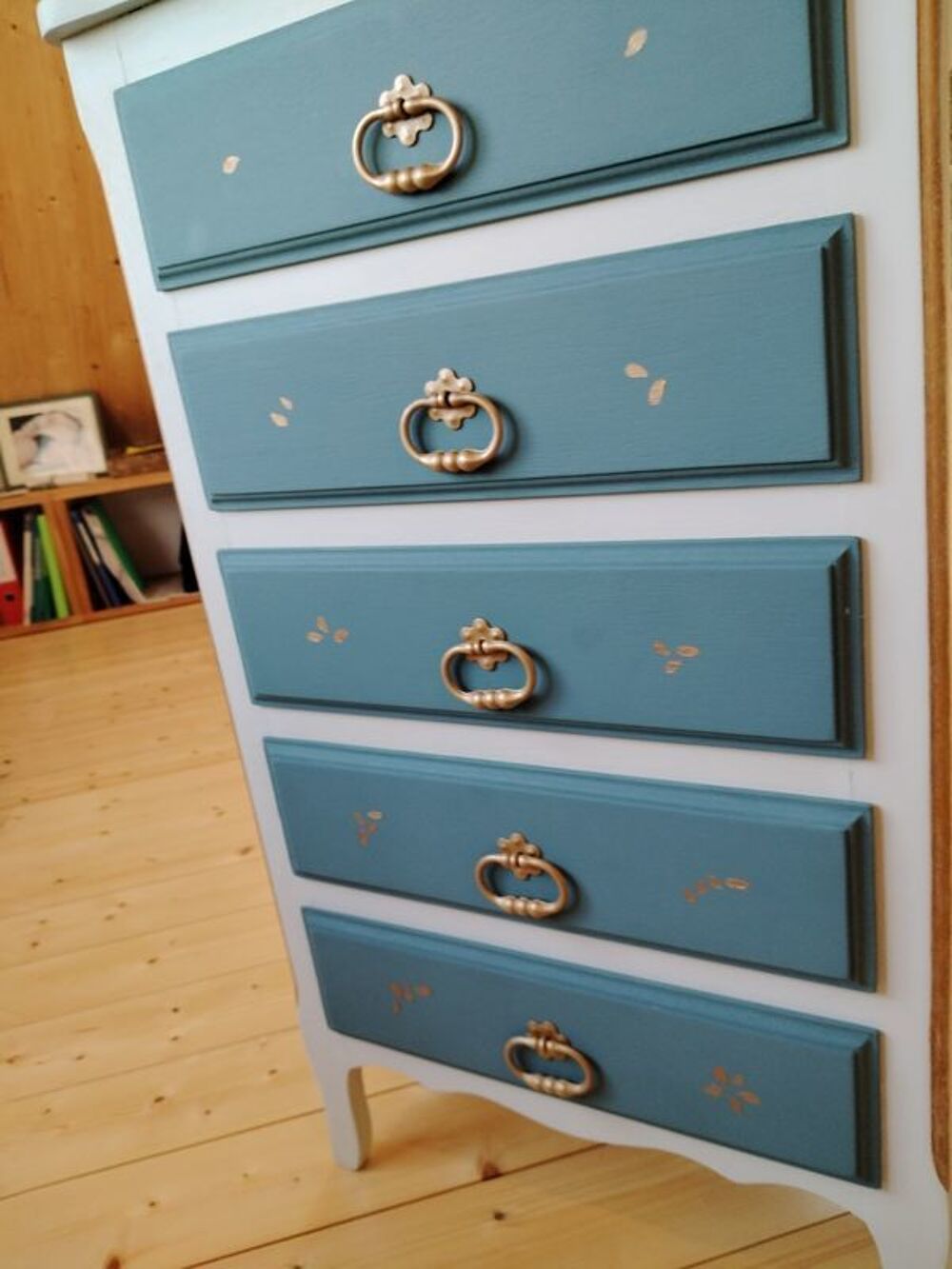Chiffonnier vintage 5 tiroirs relook&eacute; &agrave; la peinture Lib&eacute;ron Meubles