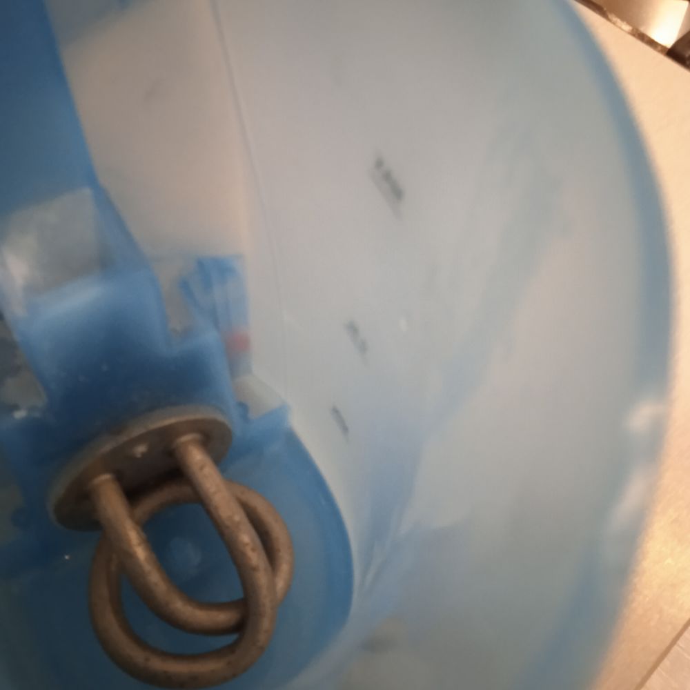 Petite bouilloire bleue 1 litre tr&egrave;s bon &eacute;tat Electroménager