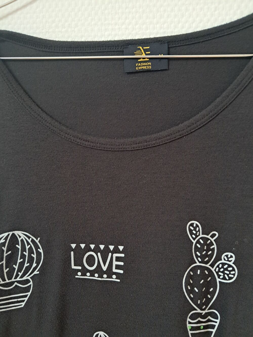 Tee shirt taille m Vêtements