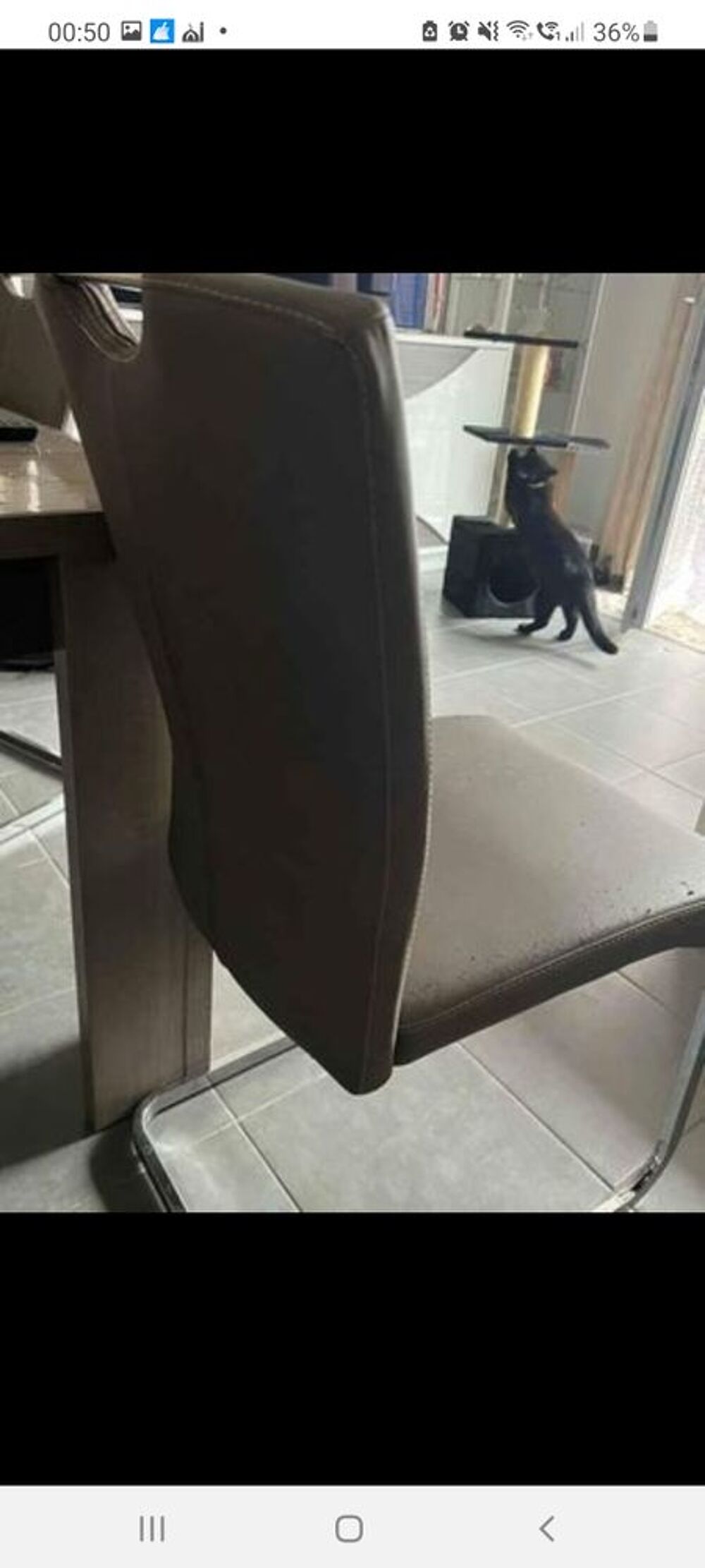 un lot de 6 chaises pour 60&amp;euro;. Quelques chaises sont griff&eacute;s par le chat. Mais les chaises sont de tr&egrave;s bonnes qualit&eacute;. Payer 120&amp;euro; la chaise a conforama Meubles