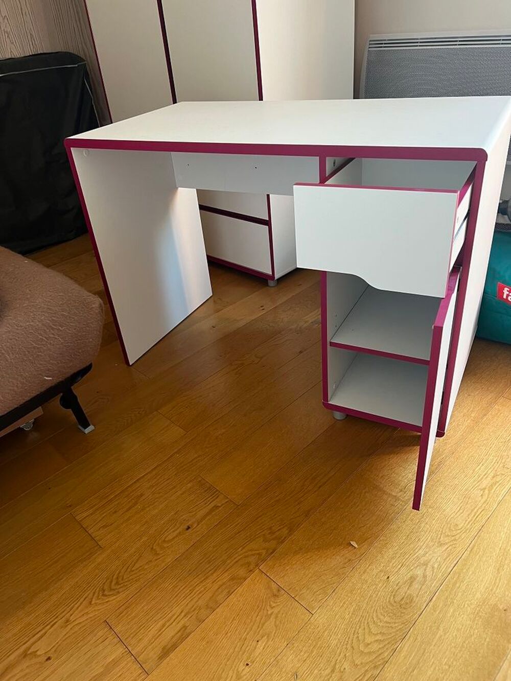 Chambre compl&egrave;te MOBY 1 personne blanc / fushia(conforama) Meubles