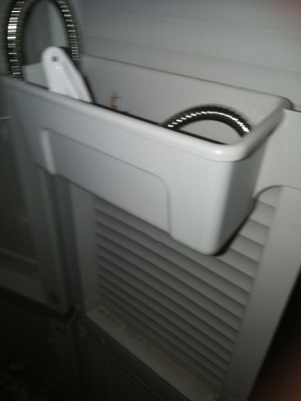 
grande armoire en plastique pour balcon Meubles