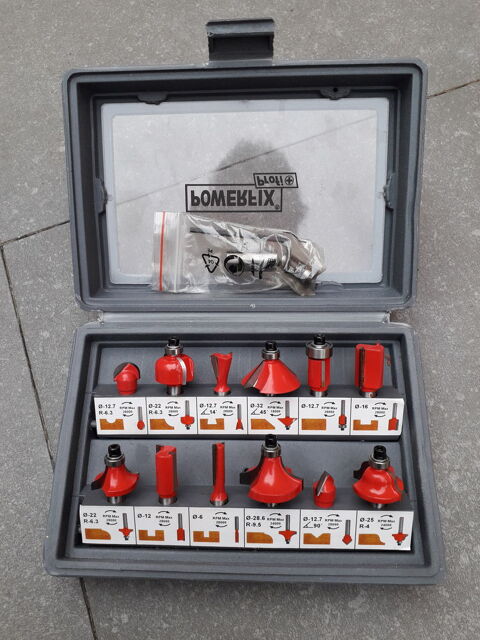 SET DE FRAISES POUR DEFONCEUSE. 15 Fr�vent (62)