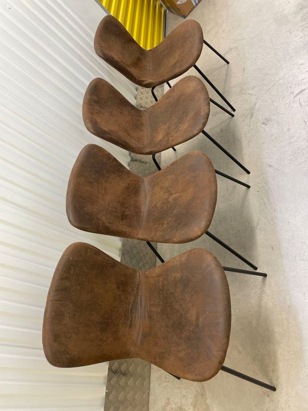 chaise su&eacute;dine Meubles