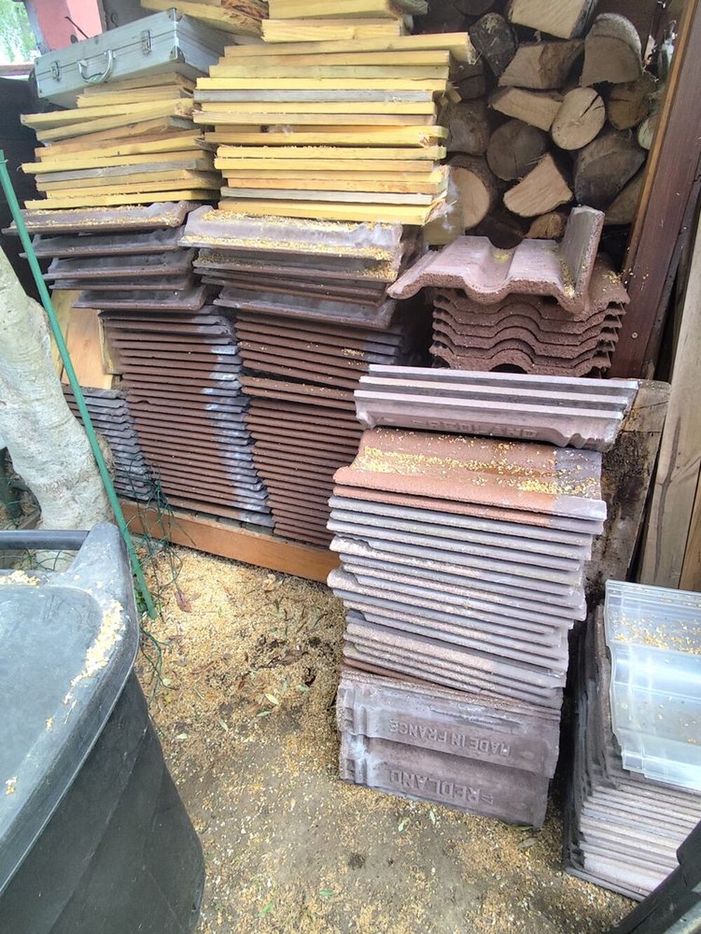 de 250 tuiles m&eacute;caniques de type redland, Bricolage
