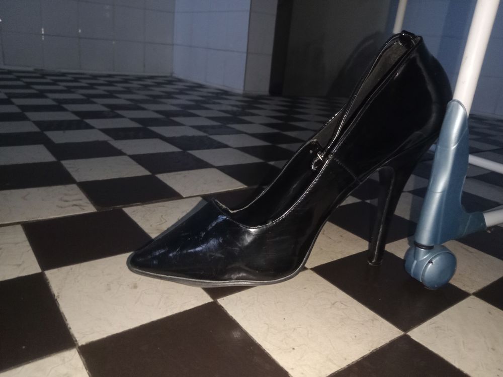 LOT PLUSIEURS PAIRES DE CHAUSSURES SEXY T43 et 44 Chaussures