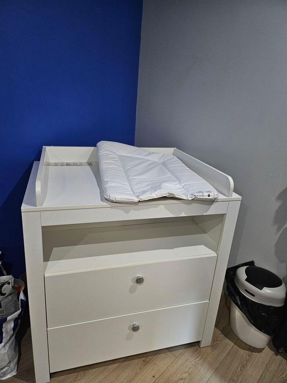 Table &agrave; langer blanche avec matelas Mobilier enfants