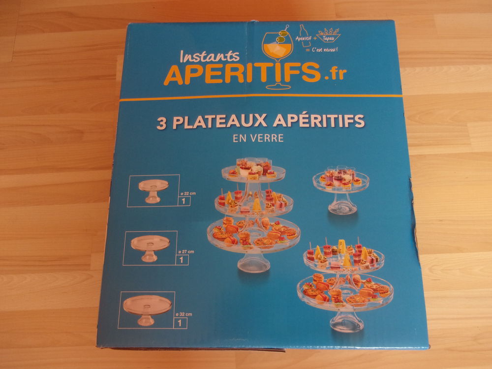 Plateau ap&eacute;ritif 3 &eacute;tages en verre (Neuf) Cuisine