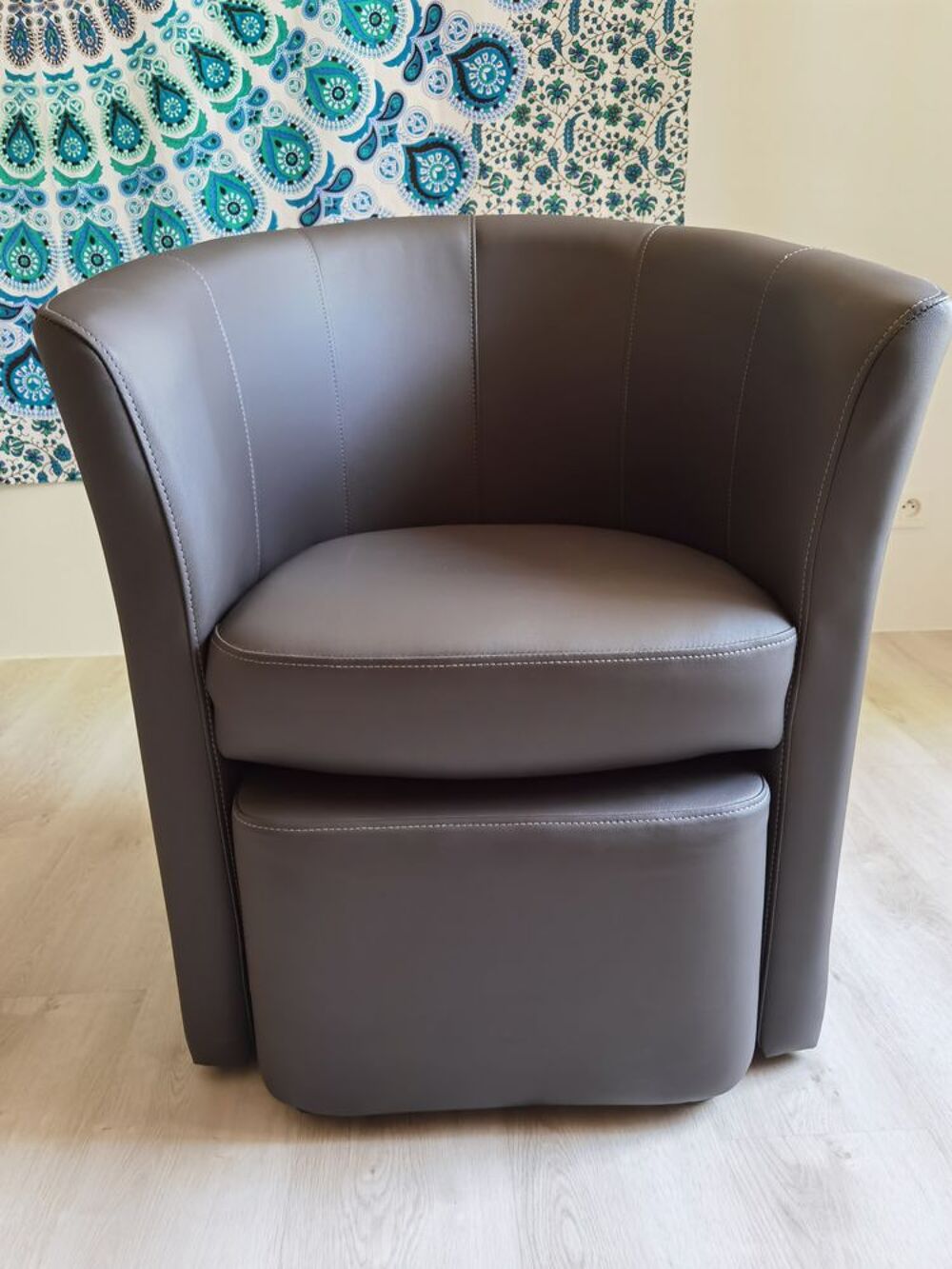 Fauteuil cabriolet Clayton et son pouf, comme neuf Meubles