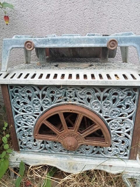 vieux poêle à  bois en fonte Carcassonne (11)